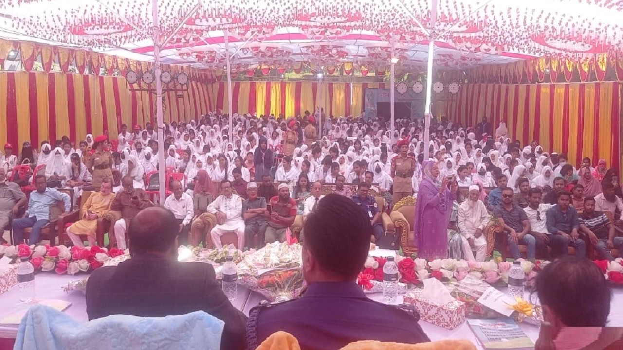 পিরোজপুর সরকারি মহিলা কলেজে নবীনবরণ ও প্রকাশনা উৎসব