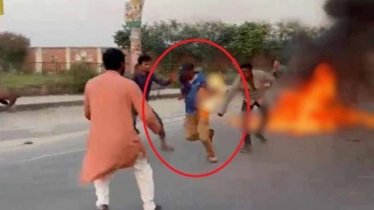 ঘটনাটি ঘটে সোমবার (১০ নভেম্বর) বিকেলে রাজশাহী নগরীর চৌদ্দপাই এলাকায় রাজশাহী-ঢাকা মহাসড়কে