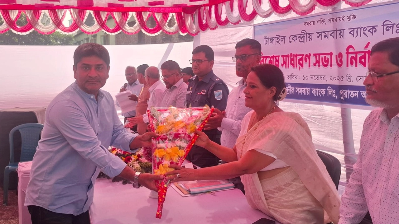 টাঙ্গাইল কেন্দ্রীয় সমবায় ব্যাংকের সভাপতি হলেন রাহেলা জাকির। ছবি: এনপিবি