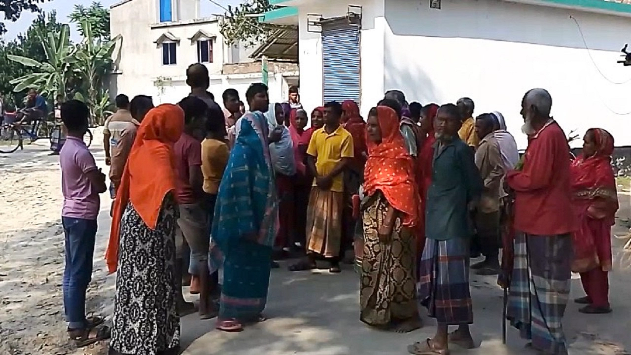 কুষ্টিয়ায় বয়স্ক, প্রতিবন্ধী ও বিধবা ভাতার টাকা আত্মসাৎতের অভিযোগ