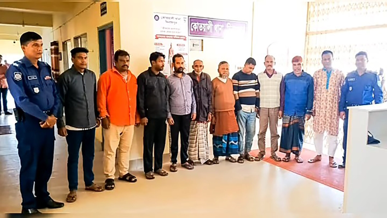 দিনাজপুরে নাশকতার প্রস্তুতিকালে গ্রেপ্তার ৬১