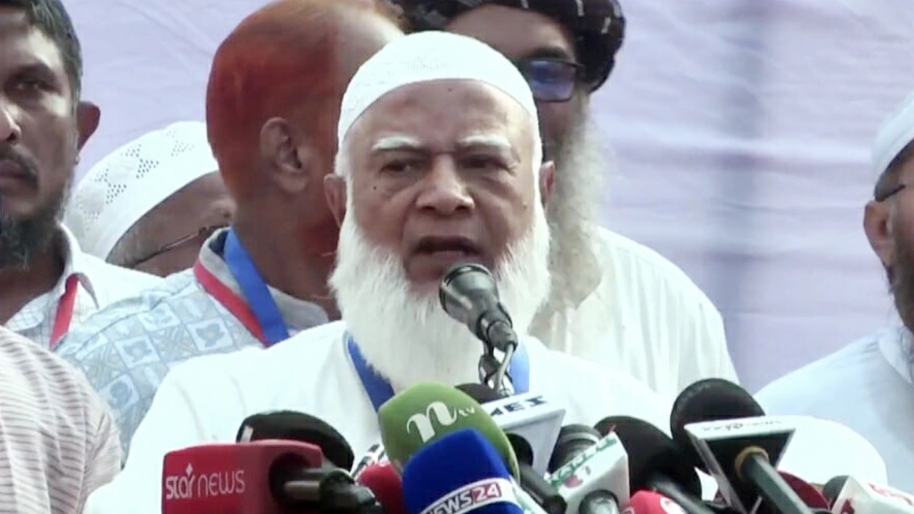 বক্তব্য দেন জামায়াতে ইসলামীর আমির ডা. শফিকুল ইসলাম