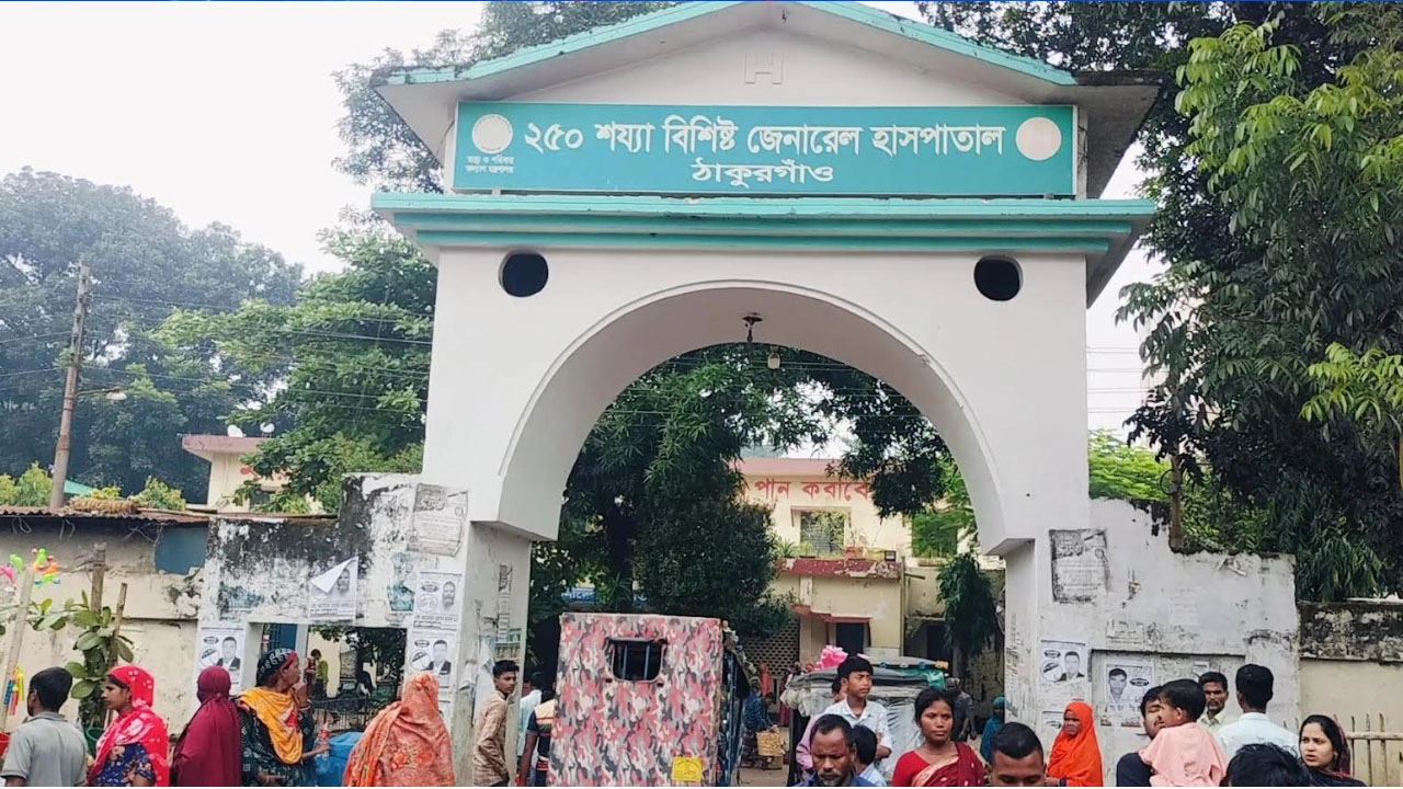 মাইক্রোবাস চাপায় ফিরলেন লাশ হয়ে