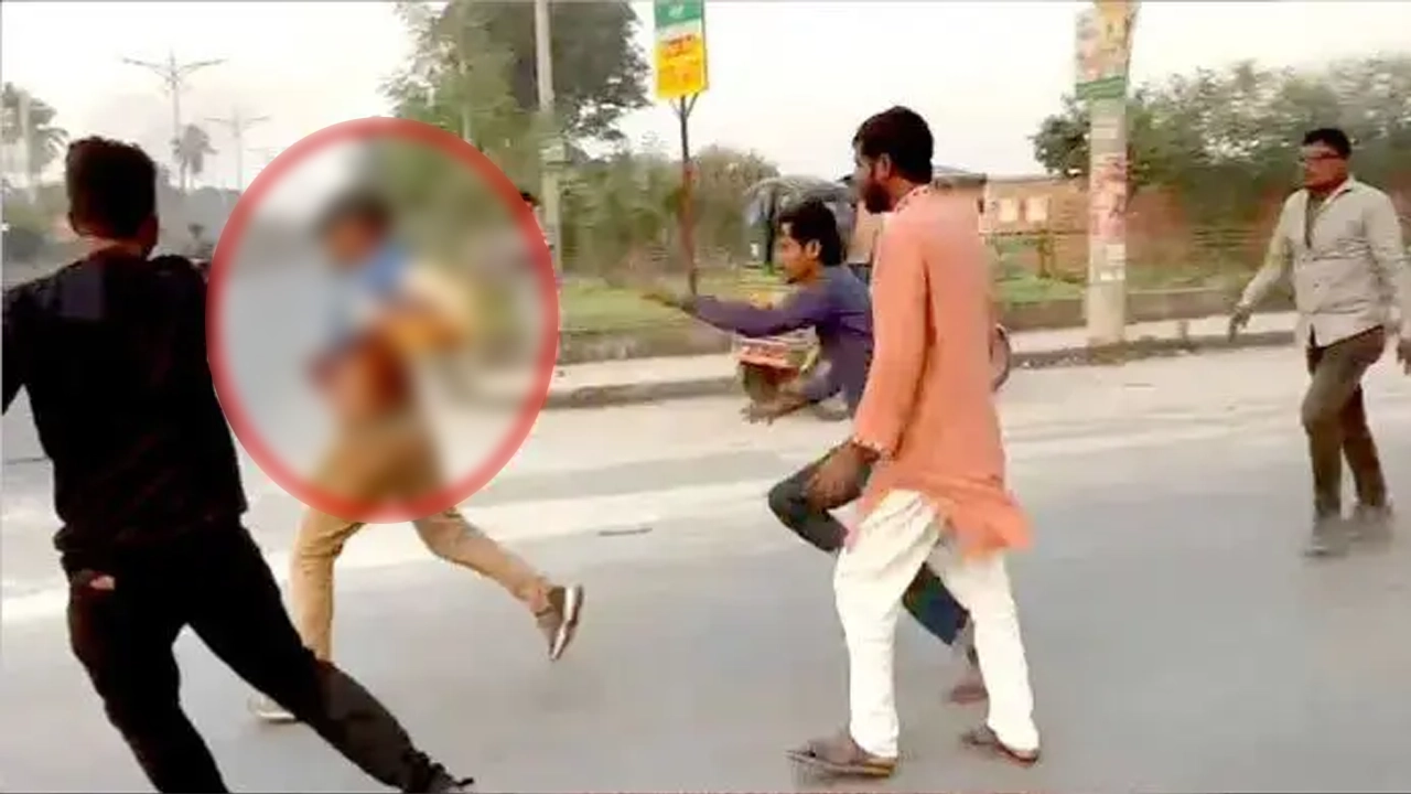 শরীরে আগুন নিয়ে ছুটতে থাকেন শহিদুল ইসলাম নামের ওই ব্যক্তি