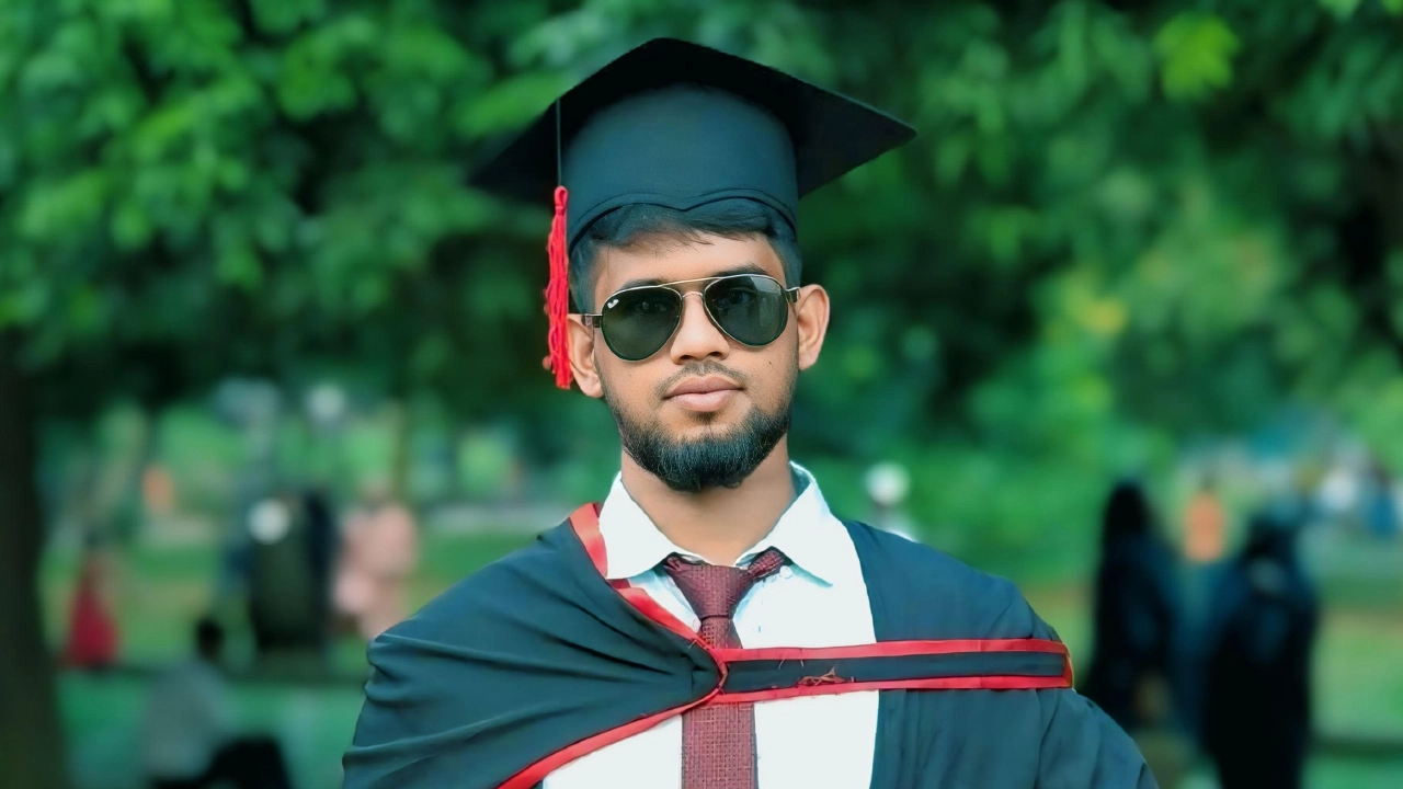 শিক্ষা ক্যাডারে প্রথম রাসেল