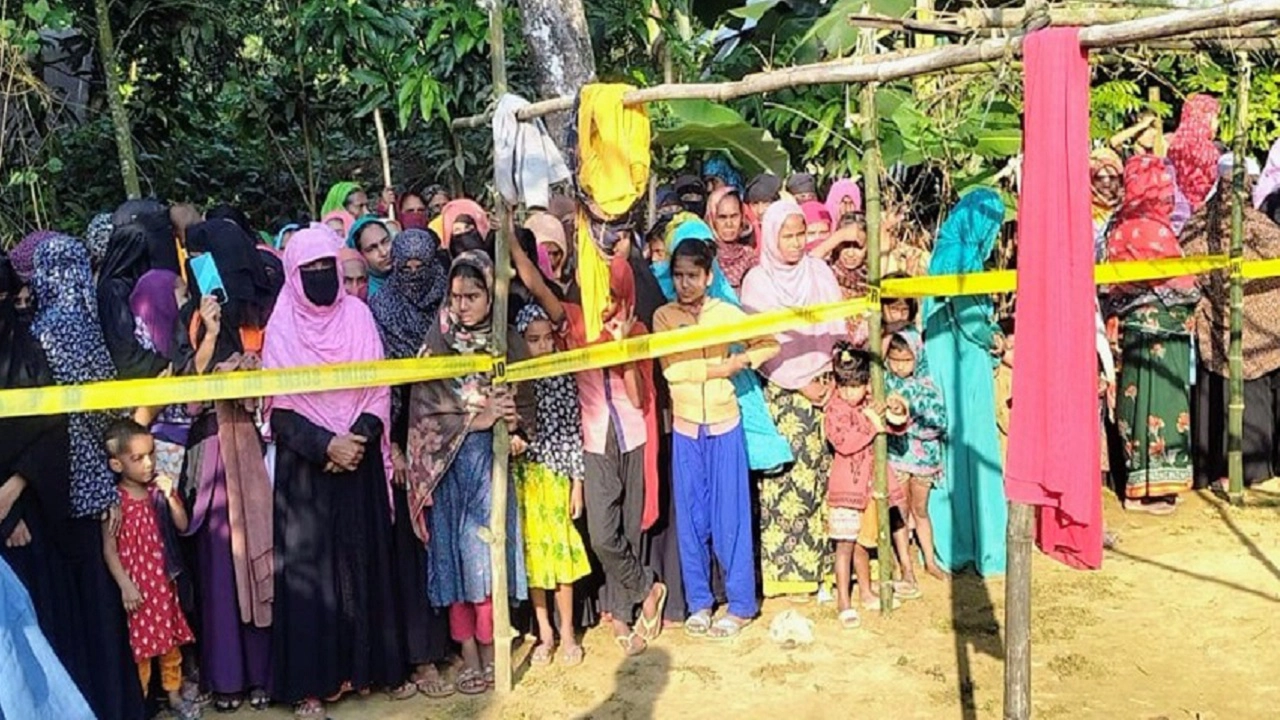 হালুয়াঘাটে শ্বশুরবাড়ি থেকে বাবা ও মেয়ের গলাকাটা মরদেহ উদ্ধার করেছে পুলিশ। ছবি: এনপিবি