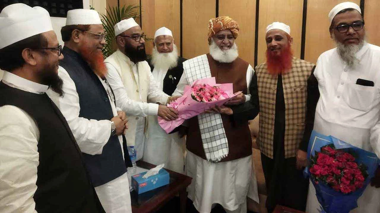 জমিয়তে উলামায়ে ইসলাম পাকিস্তানের সভাপতি মাওলানা ফজলুর রহমান