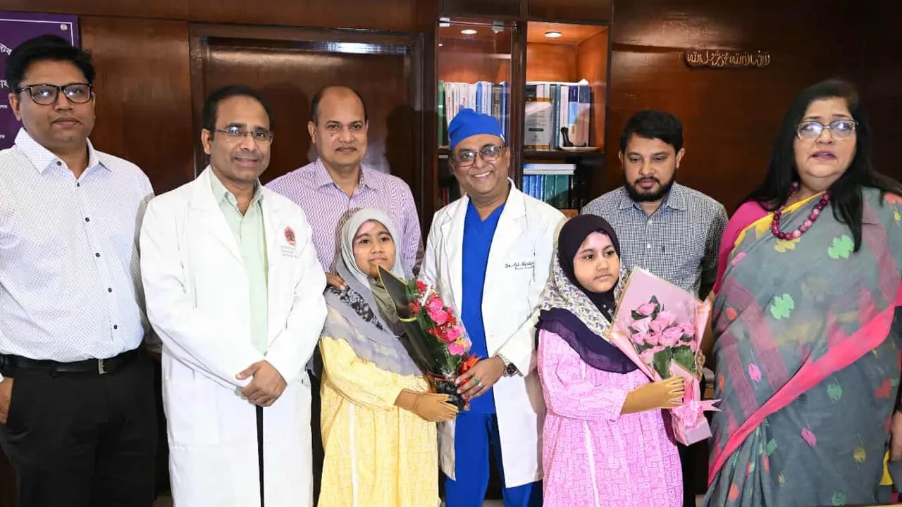 ১০ বছর বয়সী যমজ শিশু সারিনাহ জাহান সায়রা ও সাইবাহ জাহান সায়মা