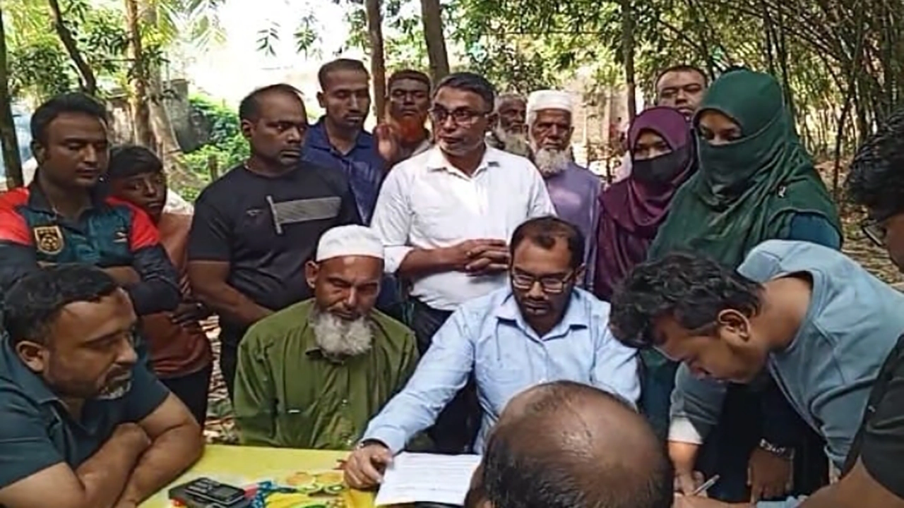 নির্বাহী ম্যাজিস্ট্রেট আশফাকুর রহমানের নেতৃত্বে জেলা পুলিশের একটি টিমসহ উক্ত কবরস্থানে উপস্থিত হন