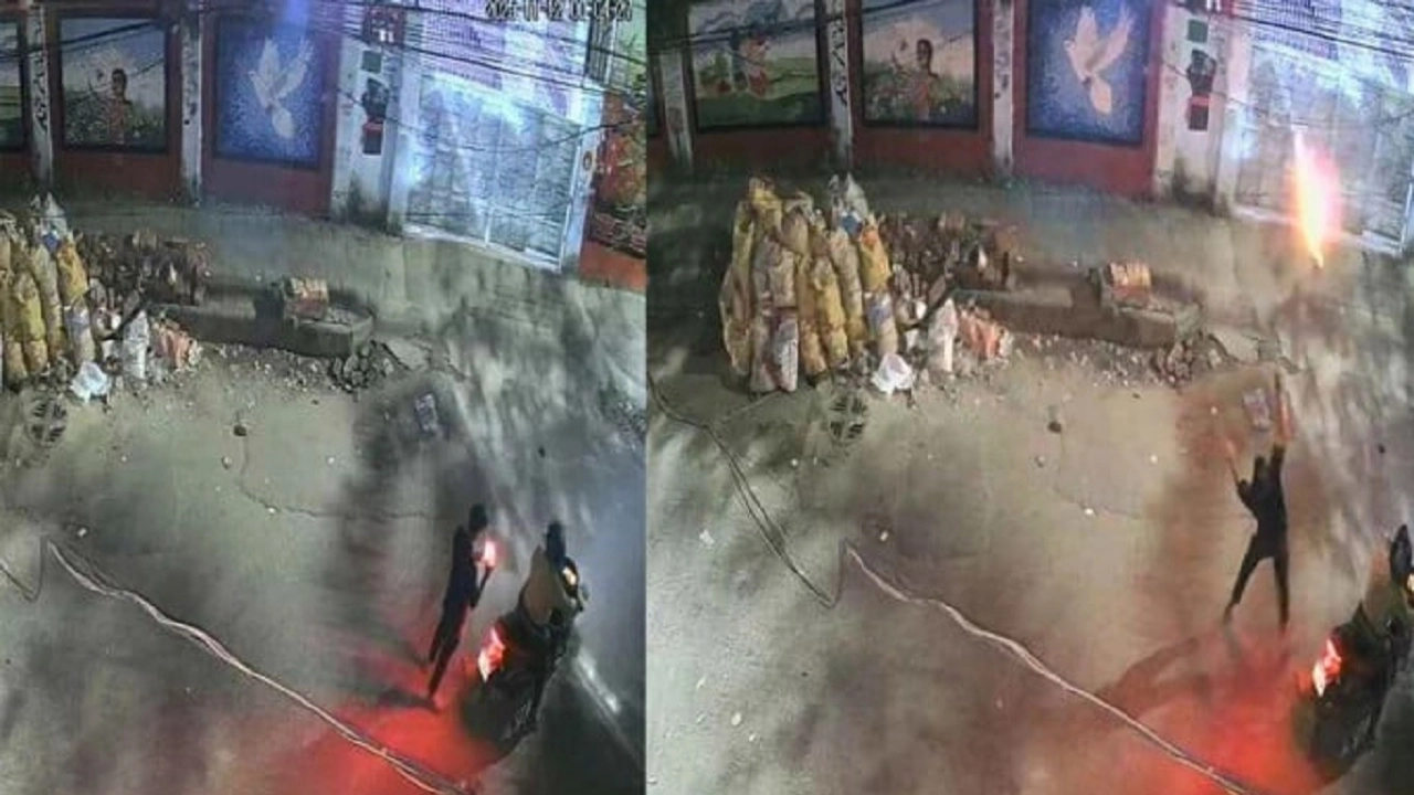 মোটরসাইকেলে করে পেট্রোল বোমা নিক্ষেপ করে