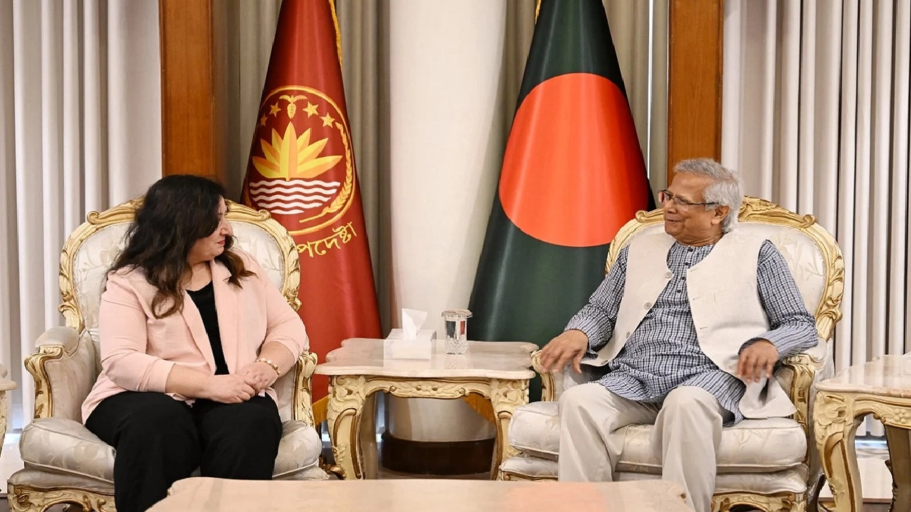 কানাডীয় প্রতিনিধিদলের সঙ্গে সাক্ষাৎকালে প্রধান উপদেষ্টা