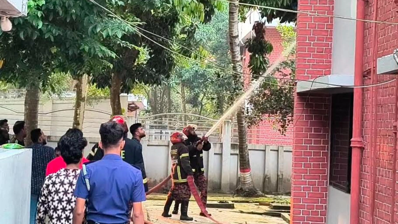 মেহেরপুরে পুলিশ সুপারের বাস ভবনে আগুন