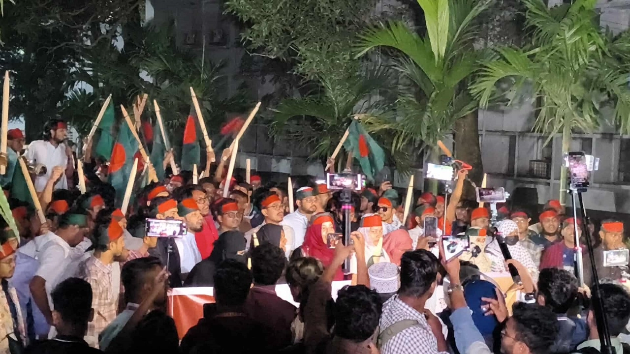 টিএসসিতে বিক্ষোভ