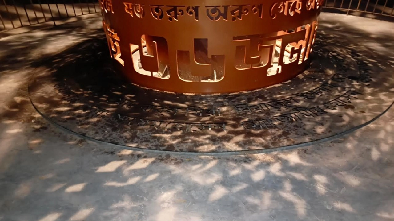 বরগুনা জুলাই স্মৃতি স্তম্ভ