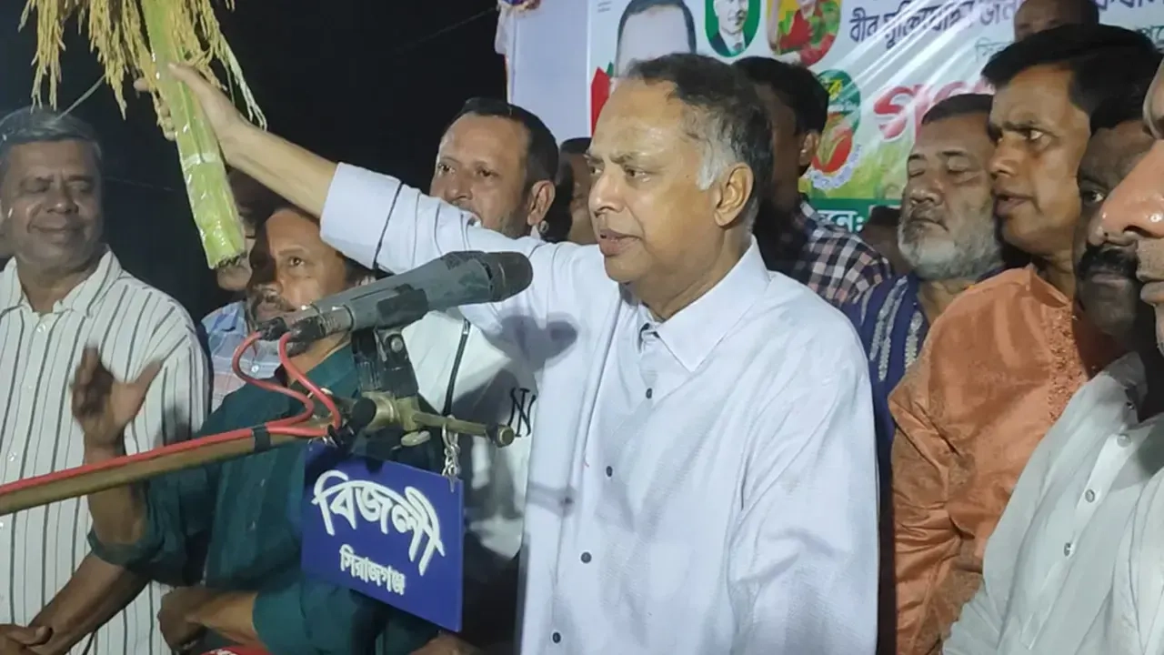 গণসংবর্ধনা অনুষ্ঠানে সিরাজগঞ্জ-২ আসনে বিএনপি মনোনীত প্রার্থী বিএনপির স্থায়ী কমিটির সদস্য ইকবাল হাসান মাহমুদ টুকু