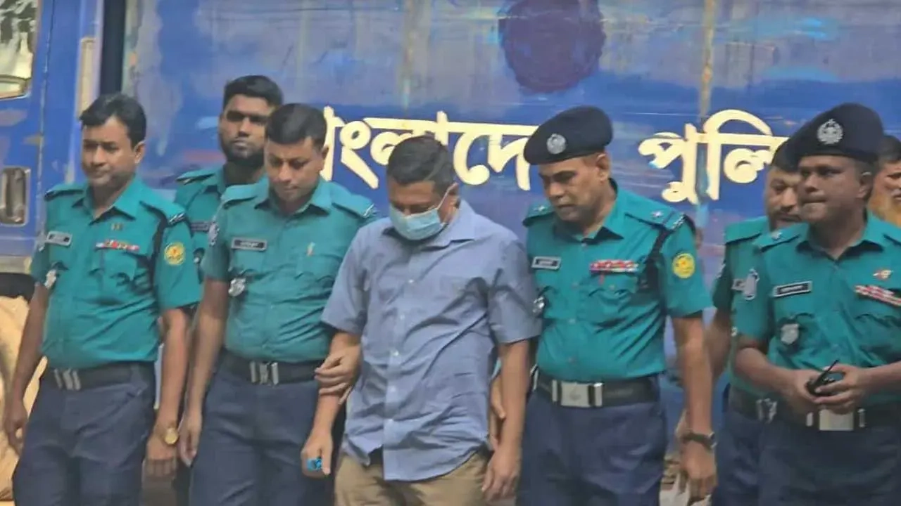 ট্রাইব্যুনালে হাজির কার হয়েছে সাবেক মহাপরিদর্শক (আইজিপি) চৌধুরী আবদুল্লাহ আল-মামুনকে