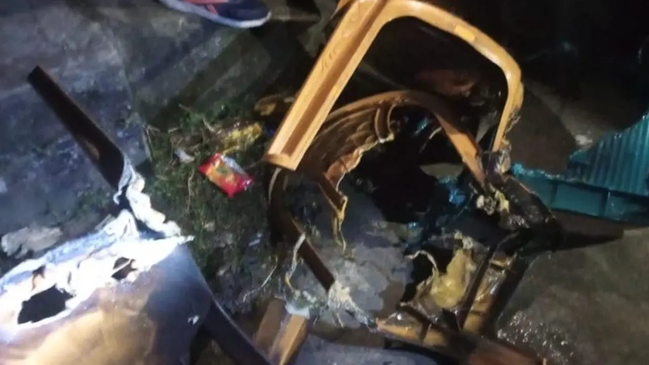 বিএনপি অফিস আগুন দিয়ে পুড়িয়ে দিয়েছে সন্ত্রাসীরা