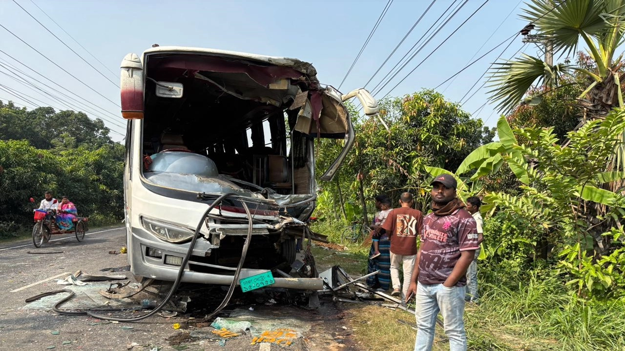 কালুখালীর বাংলাদেশ হাট এলাকার ভবানীপুরে এ দুর্ঘটনা ঘটে