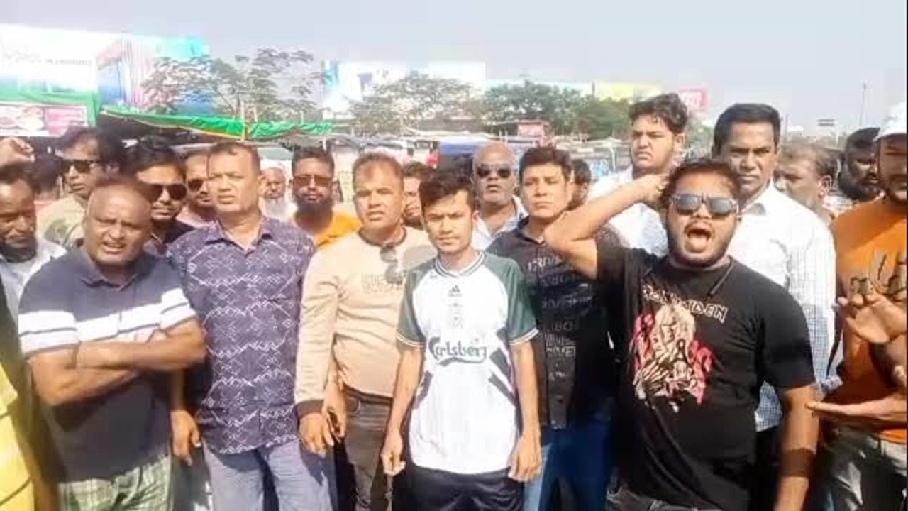 লকডাউনের বিপক্ষে বিক্ষোভ মিছিল করেছে লৌহজং উপজেলা বিএনপি