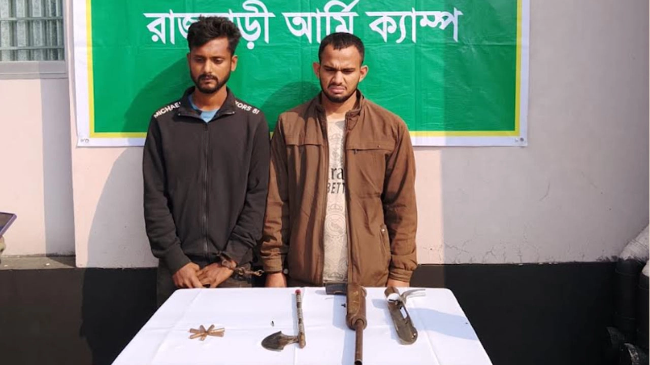 কালুখালীতে অস্ত্র, গুলি ও মাদকসহ দুইজন আটক