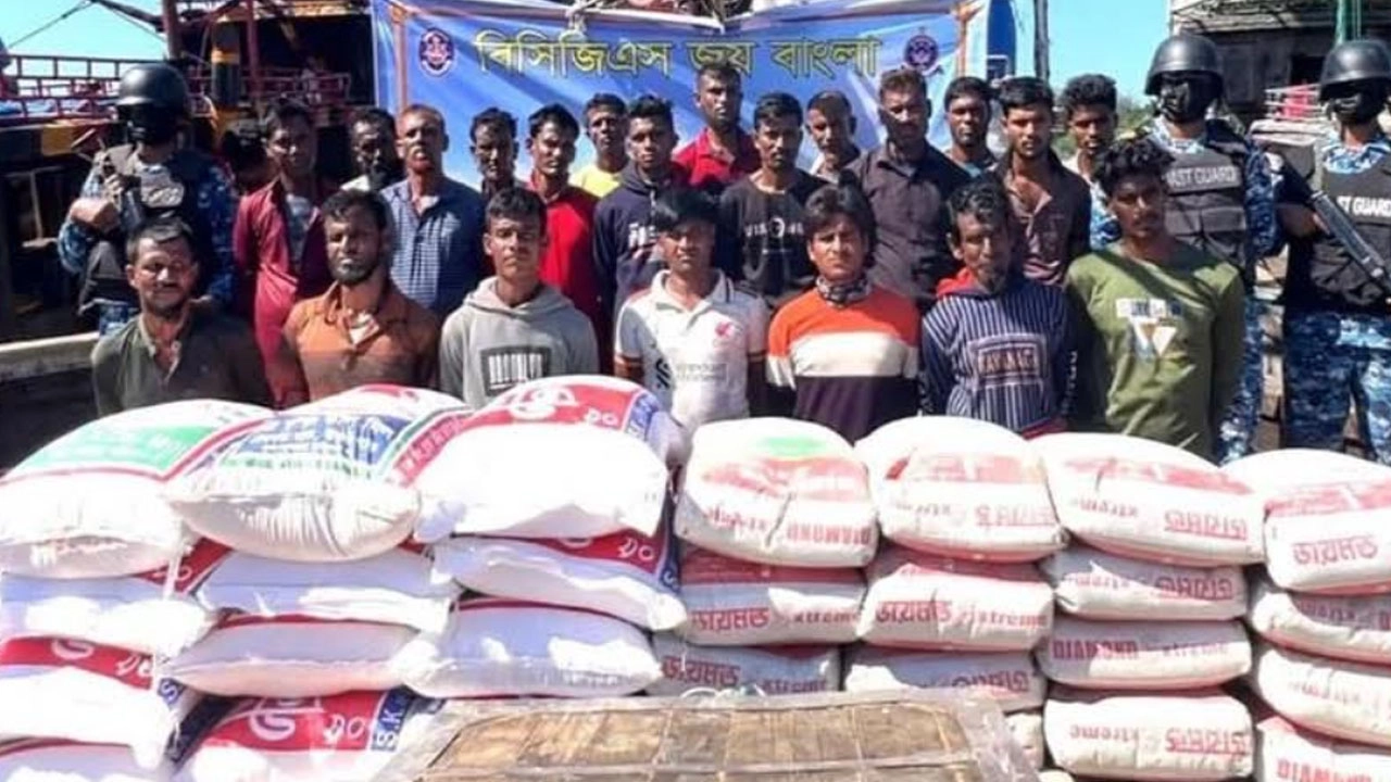 সেন্টমার্টিনে ২২ পাচারকারী আটক