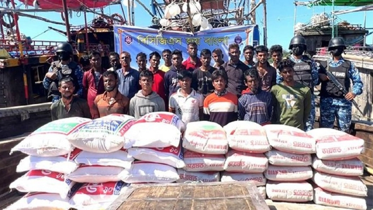 আটক পাচারকারী