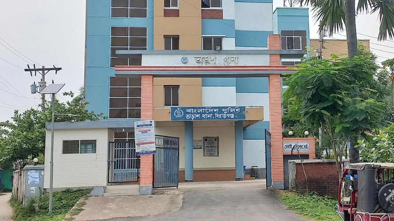 তাড়াশে সাবেক এমপি আব্দুল আজিজের মামা মুঞ্জিল তালুকদার গ্রেফতার