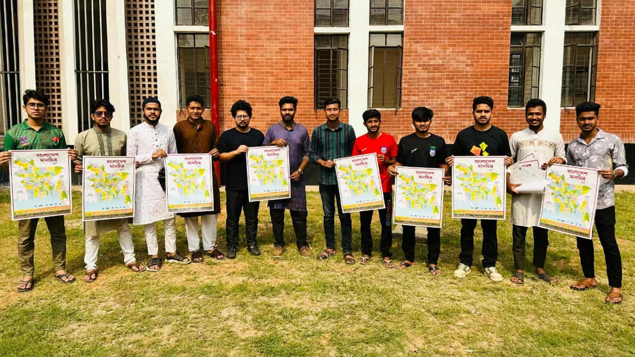 ঢাবিতে মুজিব হলে ছাত্রদল নেতার উদ্যোগে বাংলাদেশের মানচিত্র বিতরণ