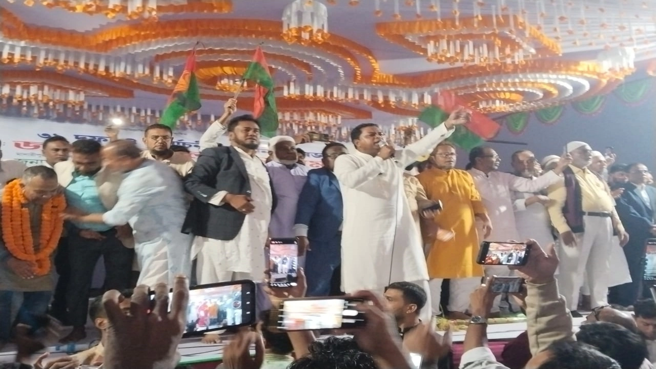 শুক্রবার (১৪ নভেম্বর) বিকেলে মাদবরের চর ইউনিয়ন বিএনপির আয়োজনে পাঁচ্চর গোলচত্বরে এ সভা অনুষ্ঠিত হয়। 