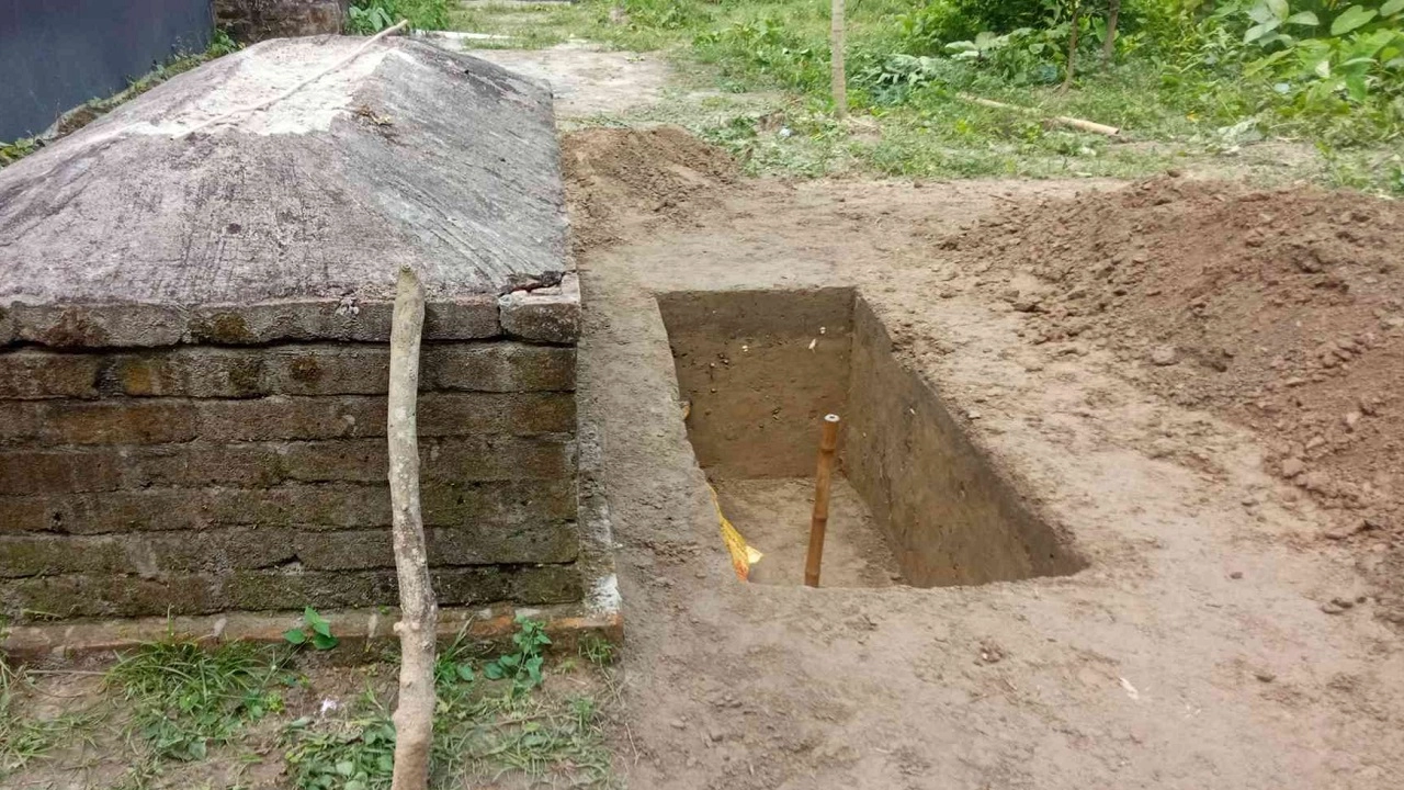 রাজশাহীতে বিচারকের পুত্রের কবর