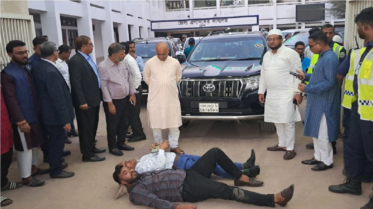 ৩ উপদেষ্টা অবরুদ্ধ