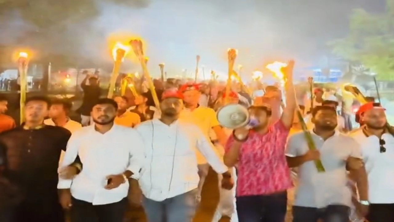 ময়মনসিংহ মহাসড়কে মশাল মিছিল অনুষ্ঠিত হয়