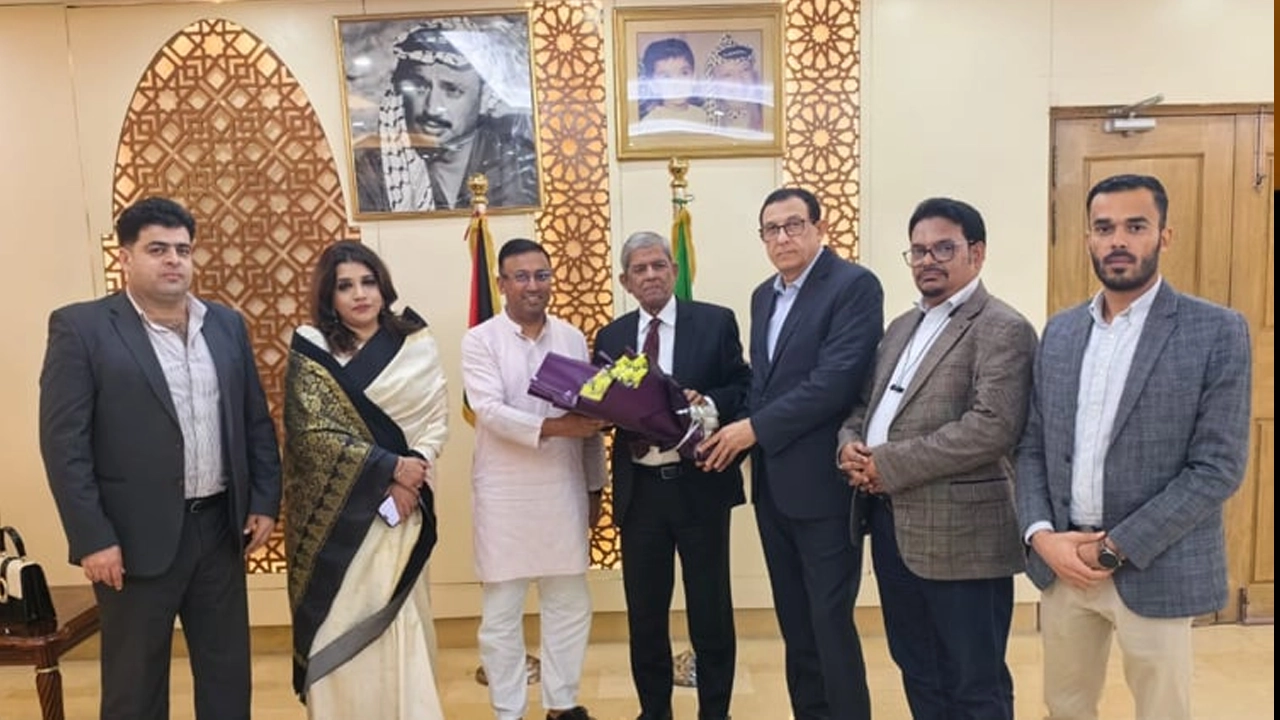 বিএনপি মহাসচিব মির্জা ফখরুল ইসলাম আলমগীরসহ দলের শীর্ষ নেতারা ঢাকায় নিযুক্ত ফিলিস্তিন রাষ্ট্রদূত ইউসুফ এস ওয়াই রামাদান-এর আমন্ত্রণে নৈশভোজে অংশ নিয়েছেন।