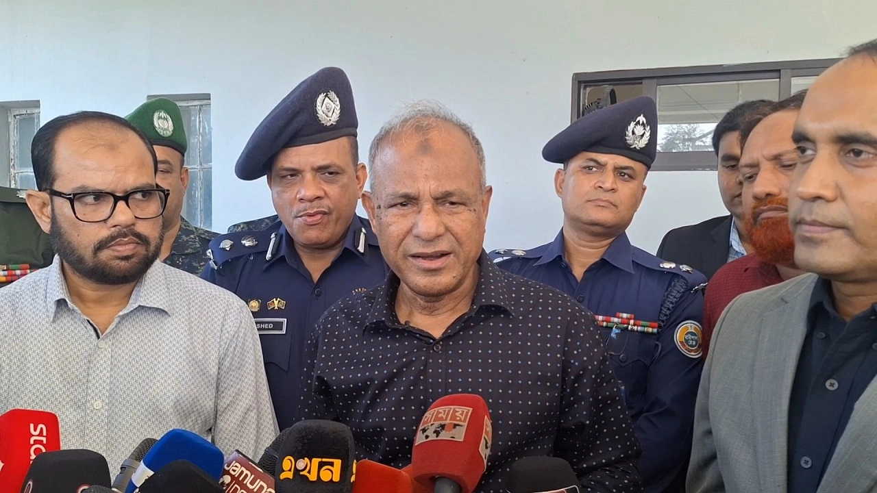 স্বরাষ্ট্র উপদেষ্টা লেফটেন্যান্ট জেনারেল (অব.) জাহাঙ্গীর আলম চৌধুরী