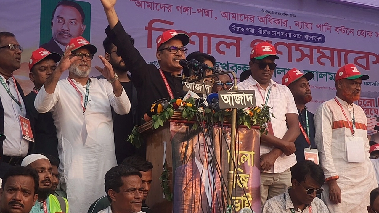 বক্তব্য রাখেন বিএনপির চেয়ারপার্সনের উপদেষ্টা ও সাবেক সংসদ সদস্য হারুনুর রশিদ