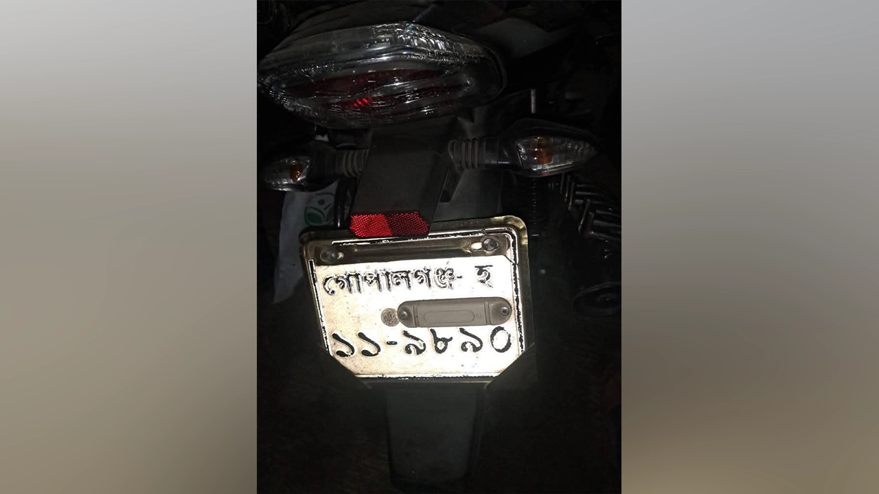 দুর্ঘটনাকবলিত মোটরসাইকেল