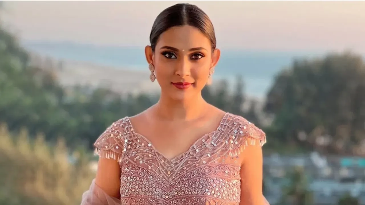 জনপ্রিয় মডেল ও অভিনেত্রী মেহজাবীন চৌধুরী