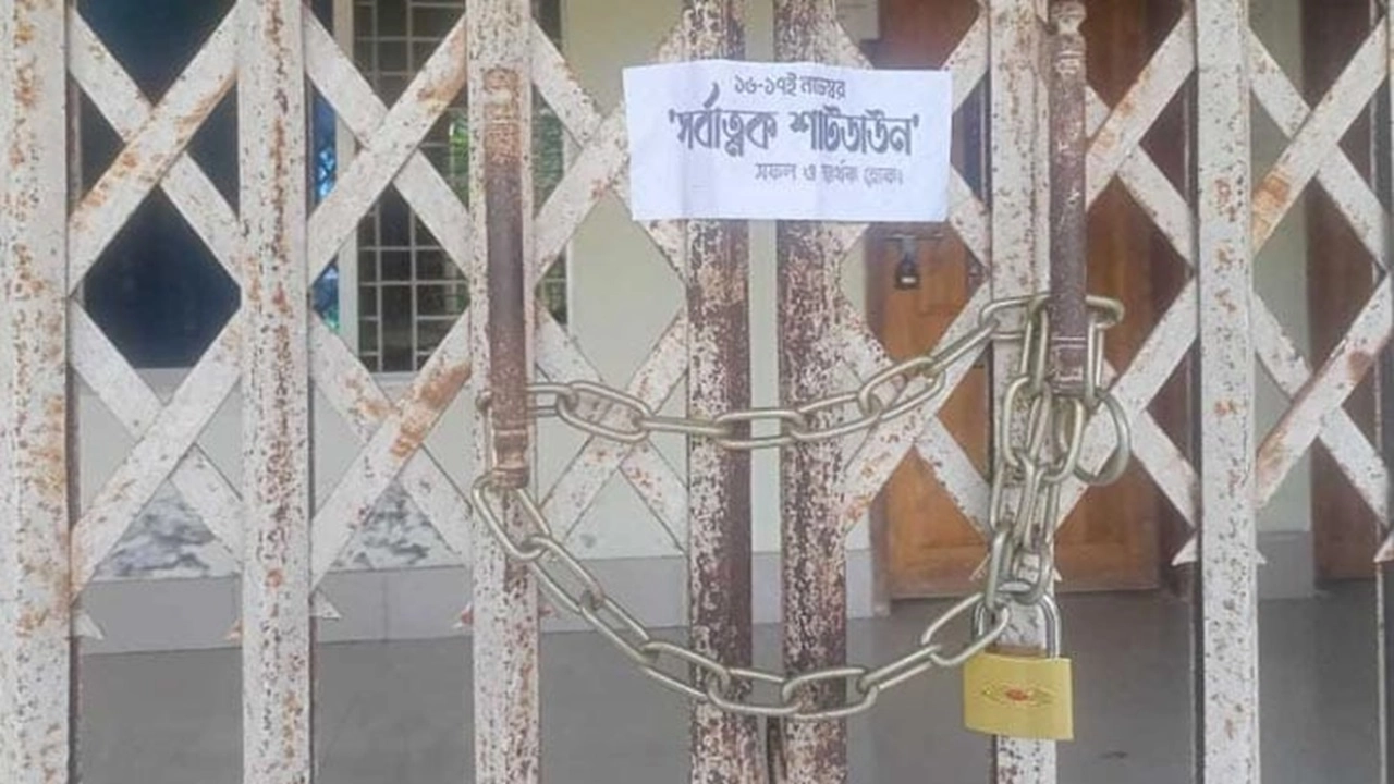 মধ্যরাতে তারা প্রতিষ্ঠানগুলোতে তালা দেয়