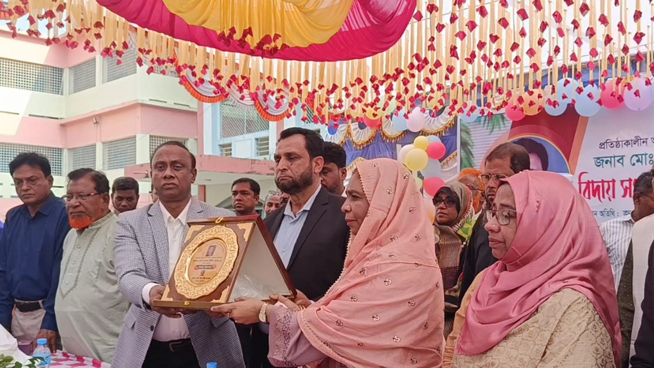 দামুড়হুদা আব্দুল ওয়াদুদ শাহ্ ডিগ্রি কলেজের প্রতিষ্ঠাকালীন অধ্যক্ষের বিদায় সংবর্ধনা