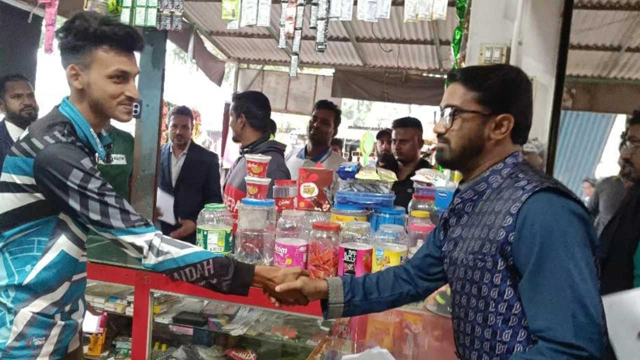 গণঅধিকার পরিষদের সাধারণ সম্পাদক রাশেদ খান।