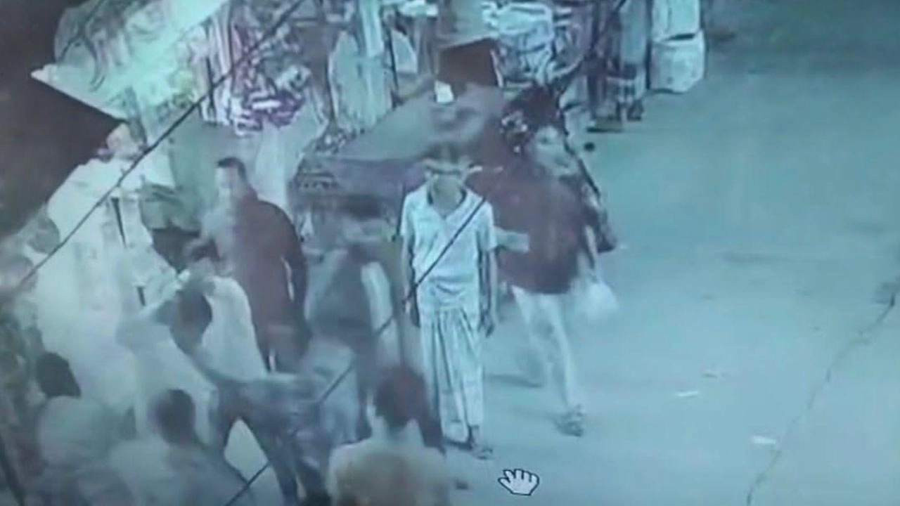 ঠিকাদারকে পেটানোর ঘটনায় ছাত্রদল নেতাসহ ৬ জনের বিরুদ্ধে মামলা গ্রহণের নির্দেশ