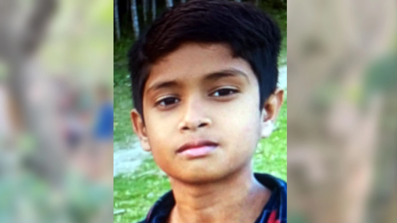 বাবুগঞ্জে গাছ থেকে পড়ে আহত কিশোরের মৃত্যু