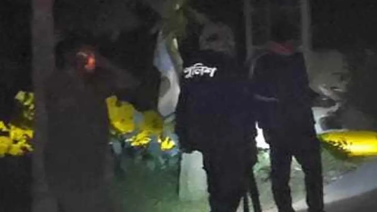 কিশোরগঞ্জ শহরের স্টেশন রোড এলাকার যশোদল শাখা গ্রামীণ ব্যাংকে আগুন দেওয়ার ঘটে