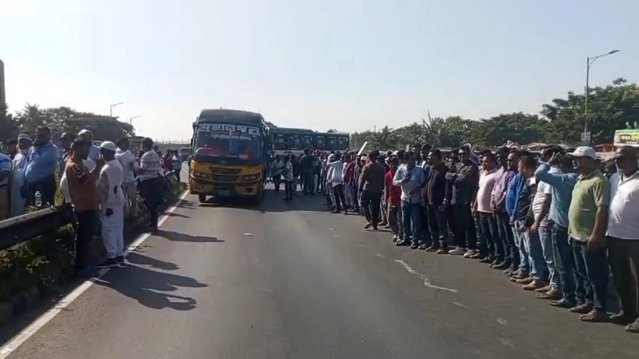 ঢাকা-মাওয়া মহাসড়কে বিএনপির অবস্থান