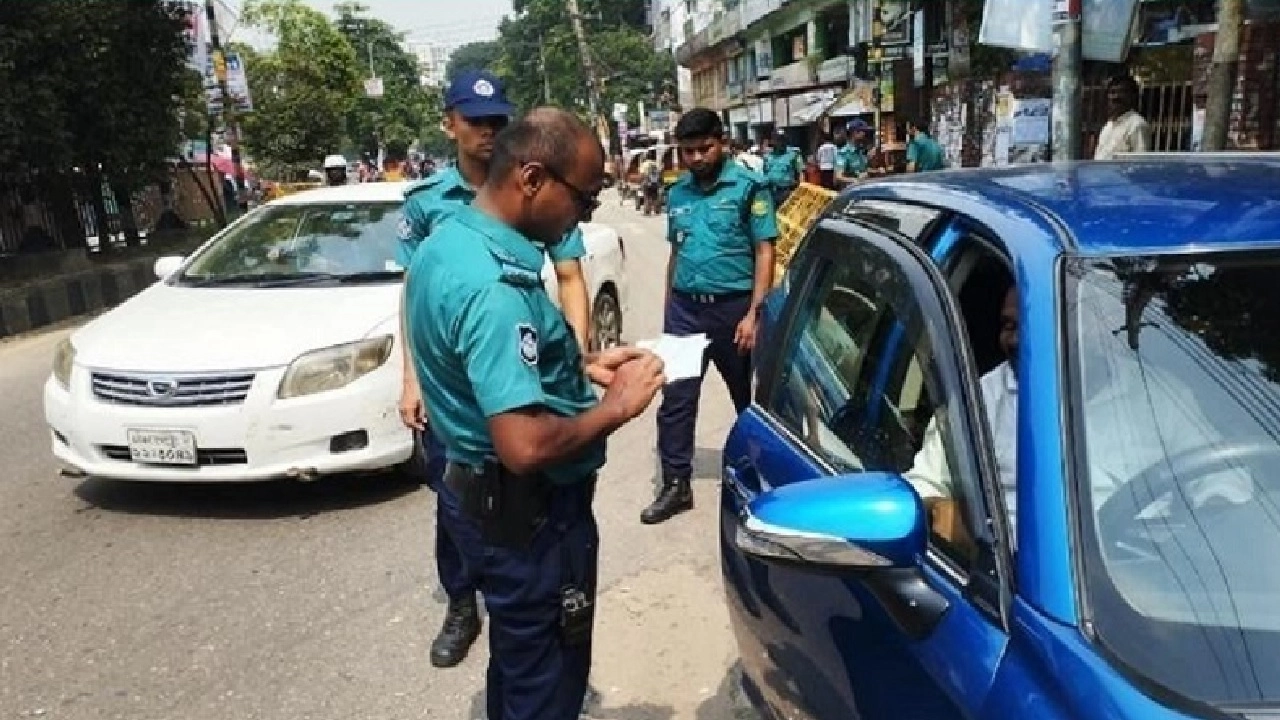 ট্রাফিক আইনে মামলা