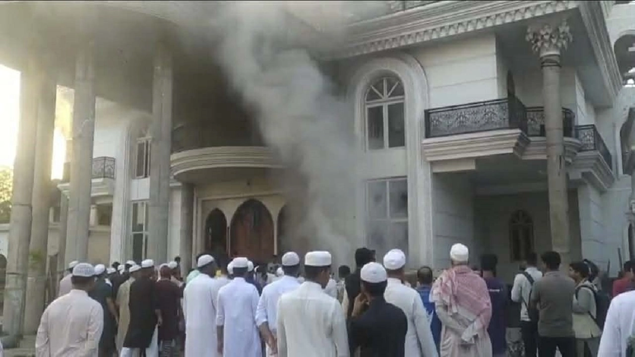 সাবেক এমপির ভাইয়ের বাড়িতে আগুন