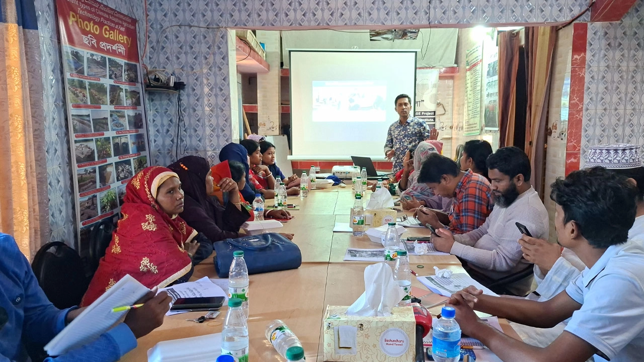 পাথরঘাটায় নারী উদ্যোক্তা ও সংবাদ কর্মীদের সাথে কর্মশালা