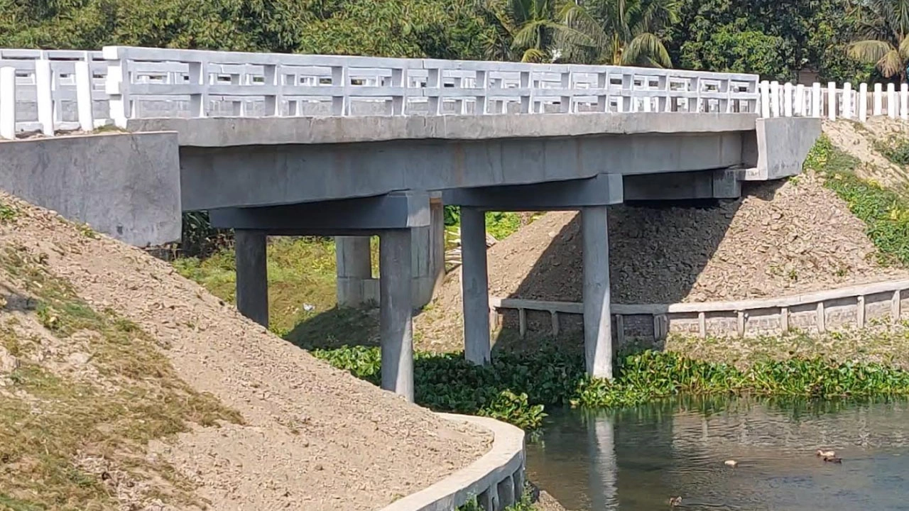 বিশ্ব ব্যাংকের টাকায় ব্রীজ নির্মানে অনিয়মের অভিযোগ