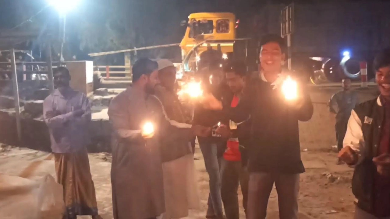 পঞ্চগড়ে জুলাই রেভ্যুলেশনারী এলায়েন্সের মিষ্টি বিতরণ