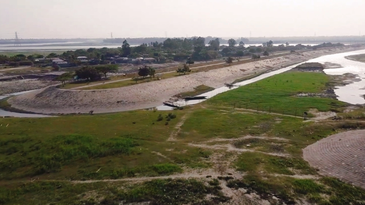 সিরাজগঞ্জের যমুনা নদীর তীরে ক্রসবার